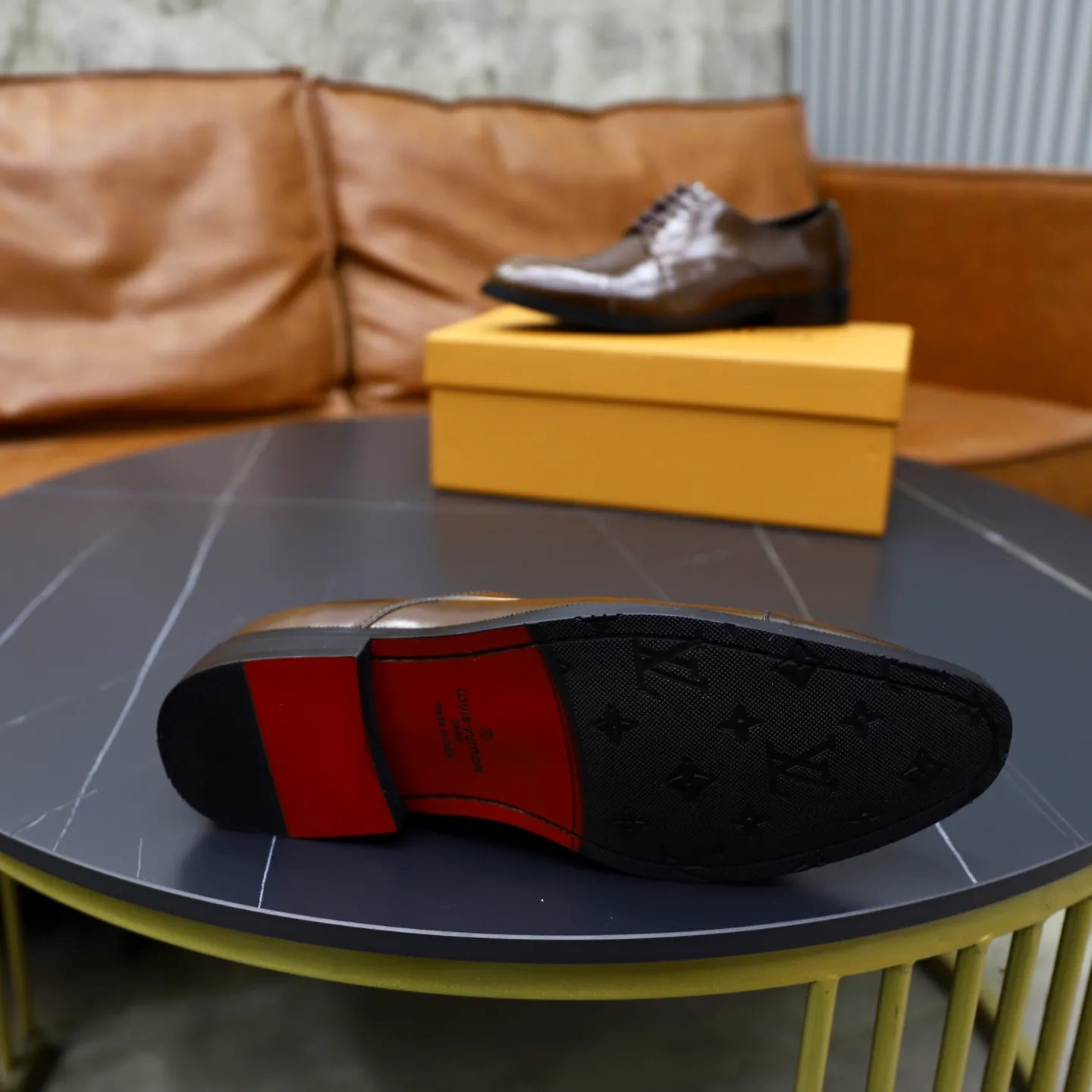 Ex-factory price: 500💰🙅‍♂️🙅‍♂️🙅‍♂️ Brand: LV Louis Vuitton Standard code: Men's size 38-44 (45 can be customized) Grade: Same style as the official website Original order quality Material: Original cowhide surface Comfortable cowhide lining Original outsole Style category: Men's fashionable casual leather shoes Distinguished big-name luxury elements Top luxury Color: actual picture color